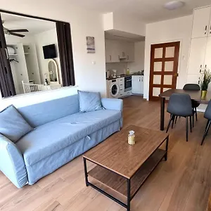 Apartament Sea View - 2 Min Walk To The & 200 Mbit Highspeed Internet, Larnaca