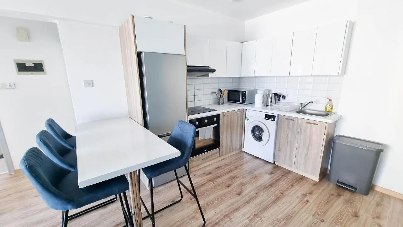 Apartment Modern Retreat: 2Br Stylish Apt With Comfy Rooms! Smart Tv With 200Mbps Internet Larnaca Cyprus