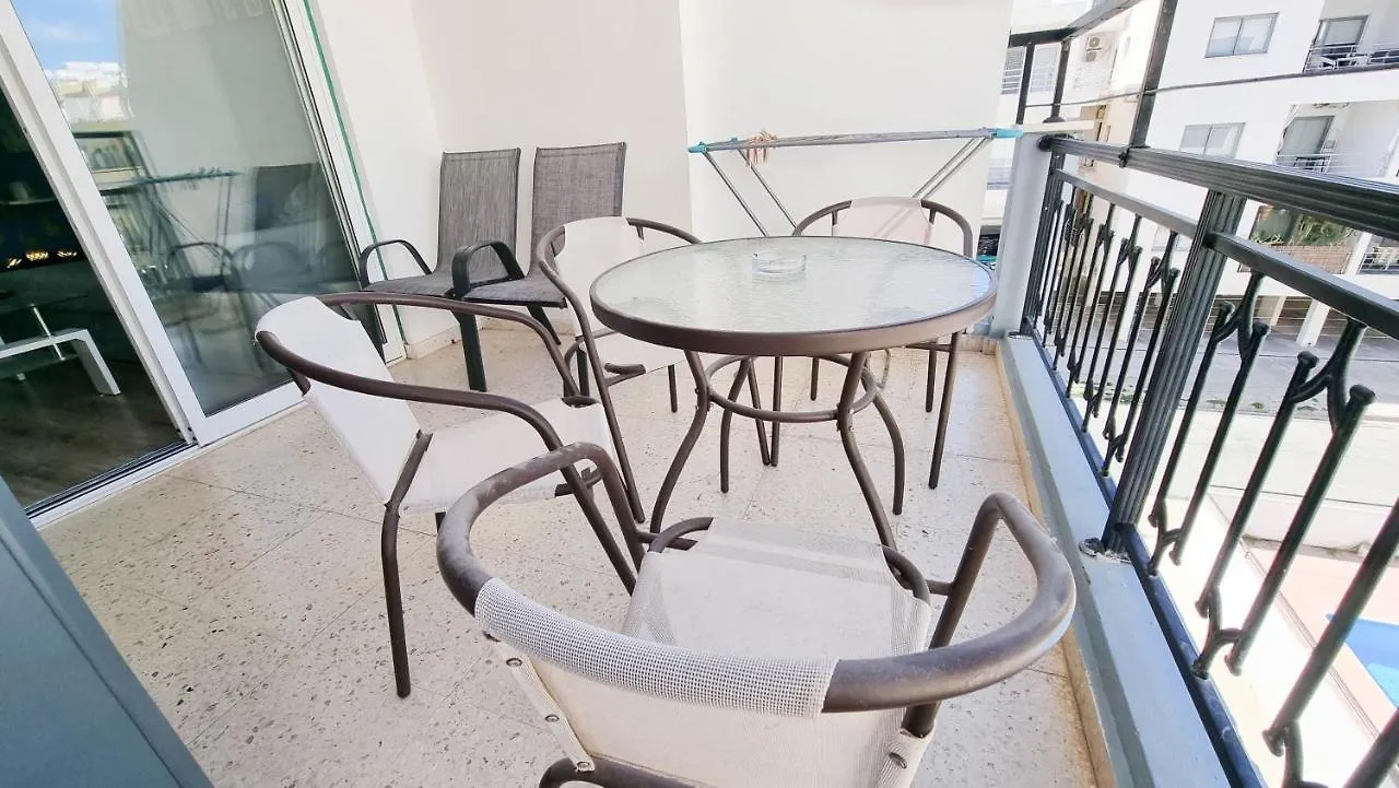 Modern Retreat: 2Br Stylish Apt With Comfy Rooms! Smart Tv With 200Mbps Internet Larnaca Cypr