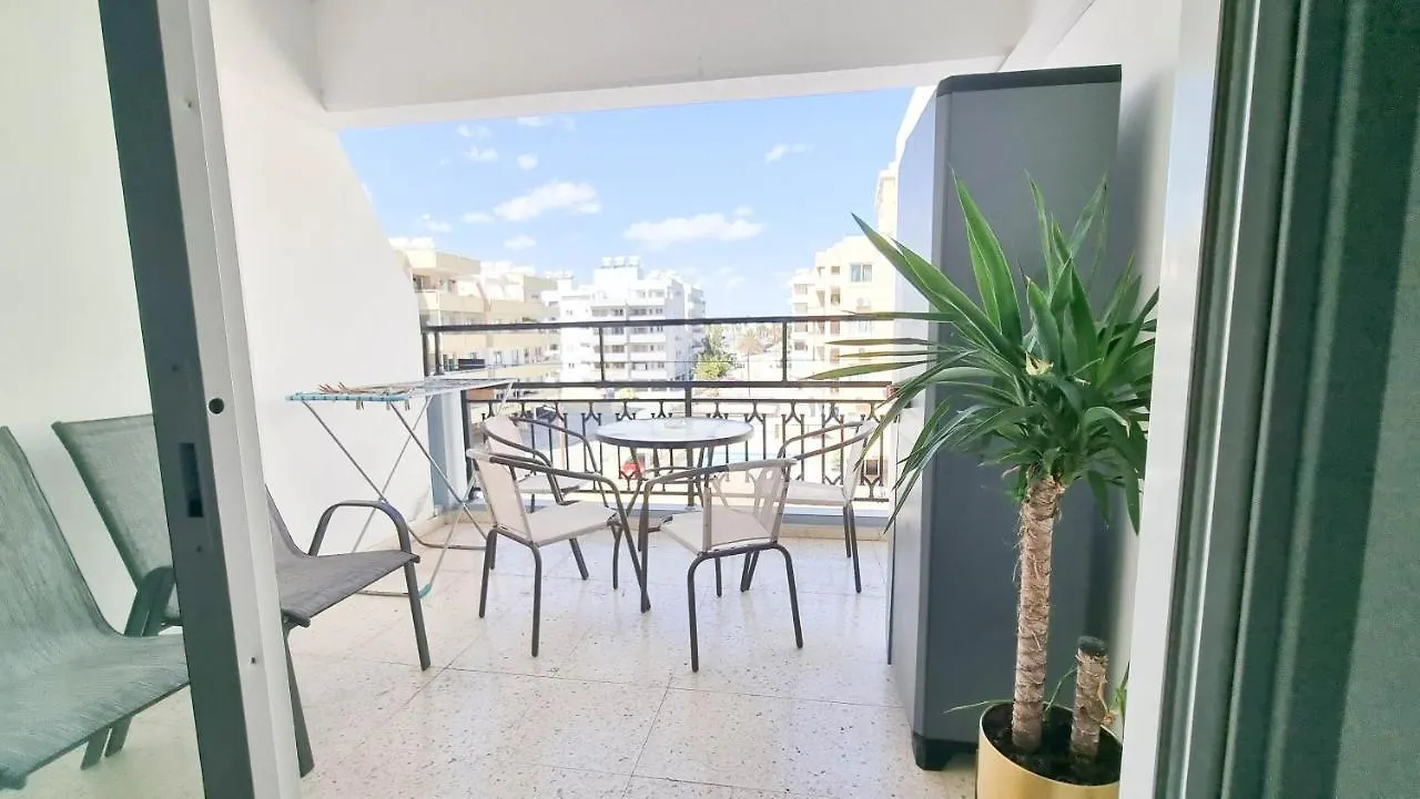 Modern Retreat: 2Br Stylish Apt With Comfy Rooms! Smart Tv With 200Mbps Internet Larnaca Cyprus